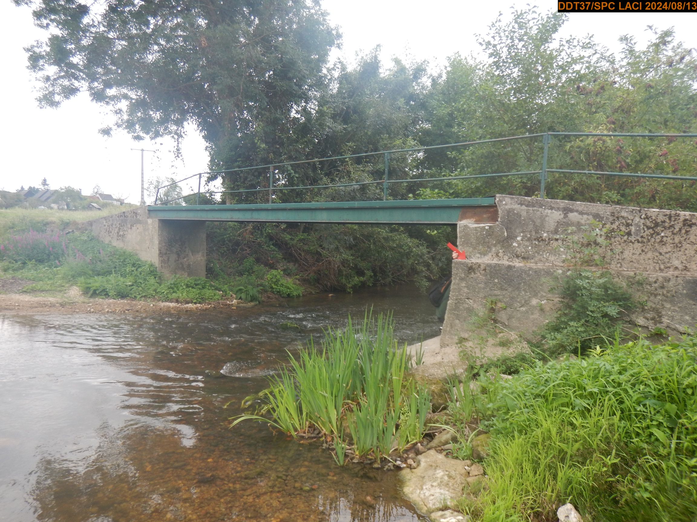 Vue du site en 2024, avec le repère de la crue de février 2013