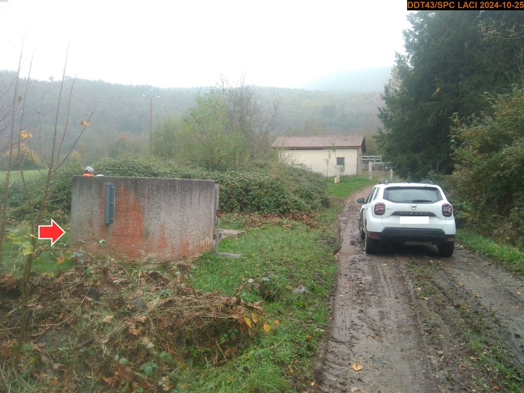 Vue du site en 2024, avec le repère de la crue du 17 octobre 2024